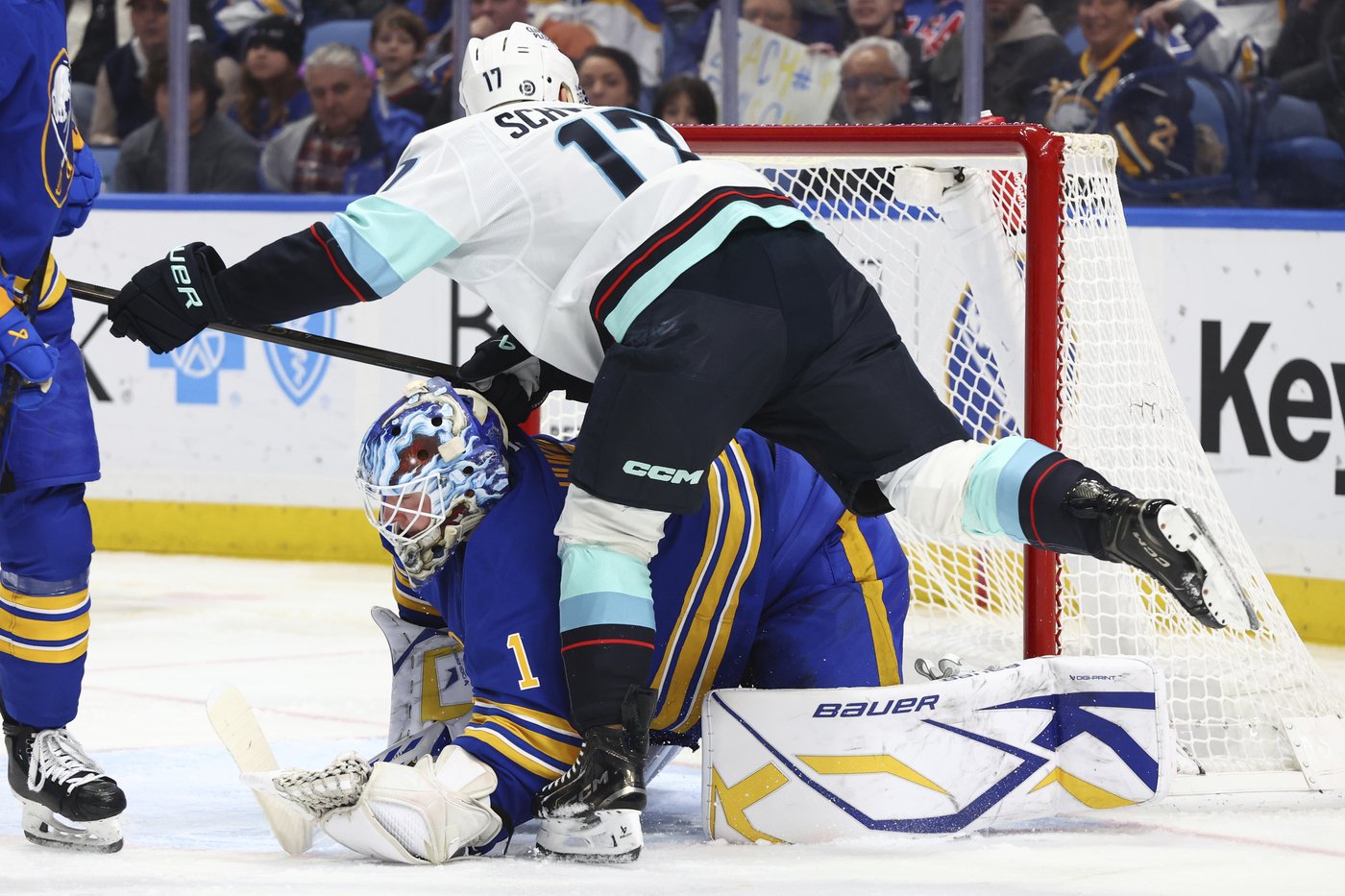 Kaapo Kakko scores twice in 3rd period in the Kraken's 6-2 victory over the Sabres | iNFOnews.ca