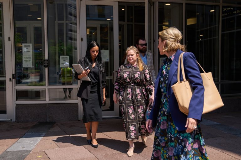 Man who killed top Minnesota lawmaker and her husband makes first state court appearance | iNFOnews.ca