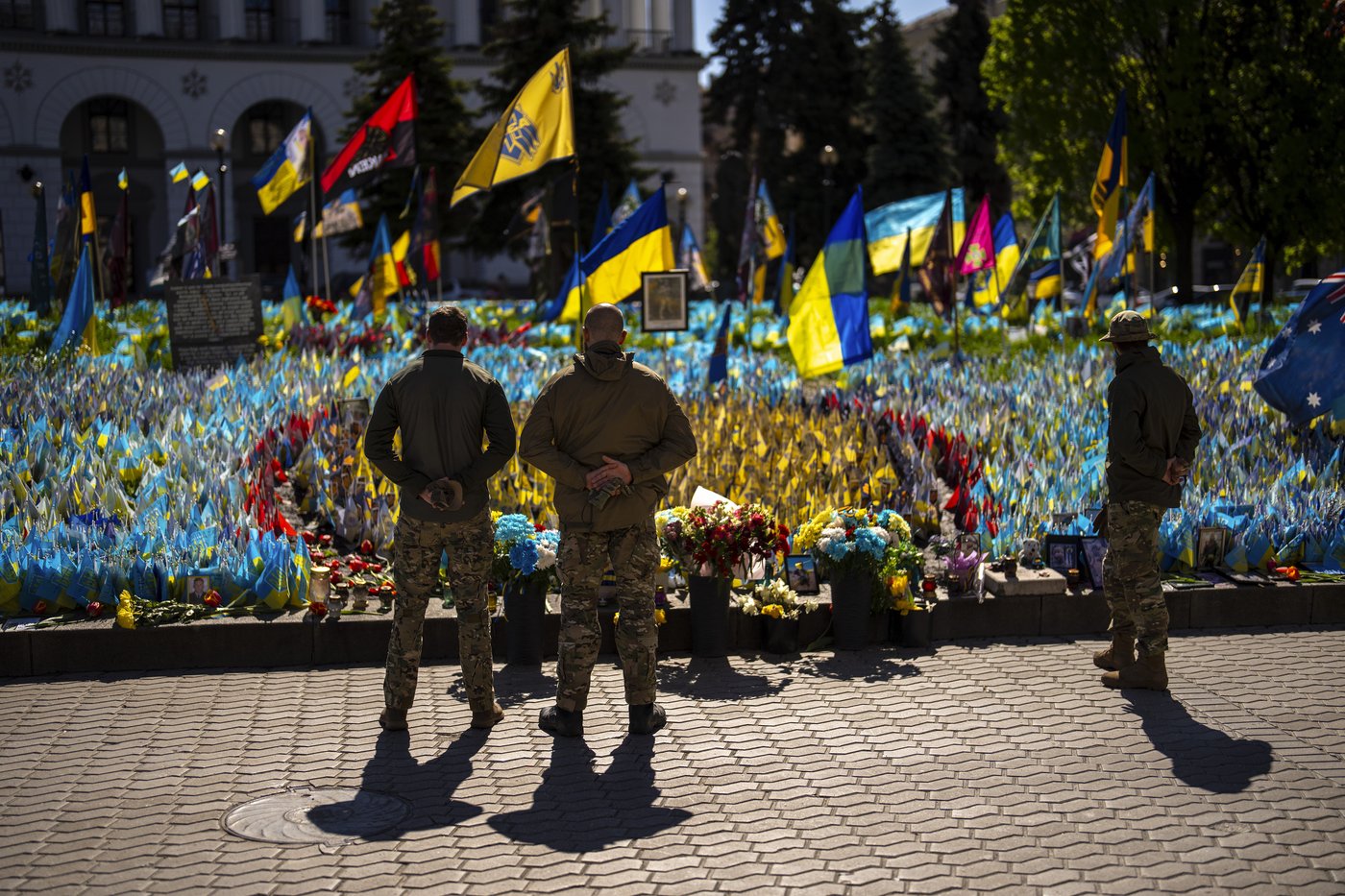 A makeshift memorial grows in Ukraine’s capital after 1,000 days of war | iNFOnews.ca A makeshift memorial grows in Ukraine’s capital after 1,000 days of war | iNFOnews.ca