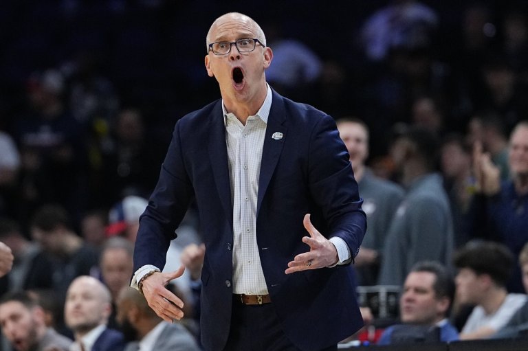 Tom Izzo gave Dan Hurley advice after Lakers offered UConn coach $70M, 6-year contract in 2024 | iNFOnews.ca