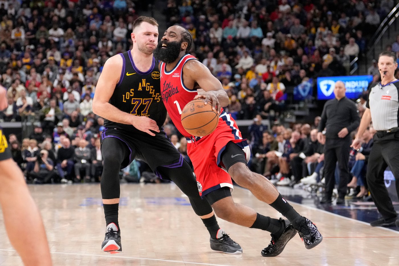 Kawhi Leonard, James Harden fuel fast start as Clippers rout Nets 126-89 | iNFOnews.ca