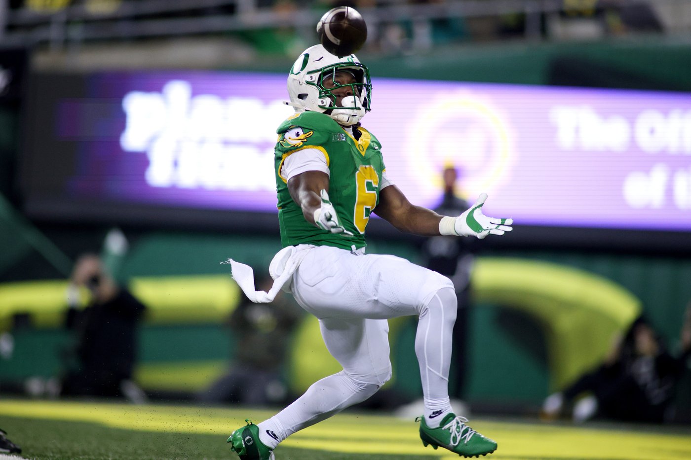Washington hopes to put a damper on No. 5 Oregon’s CFP chances in regular-season finale | iNFOnews.ca