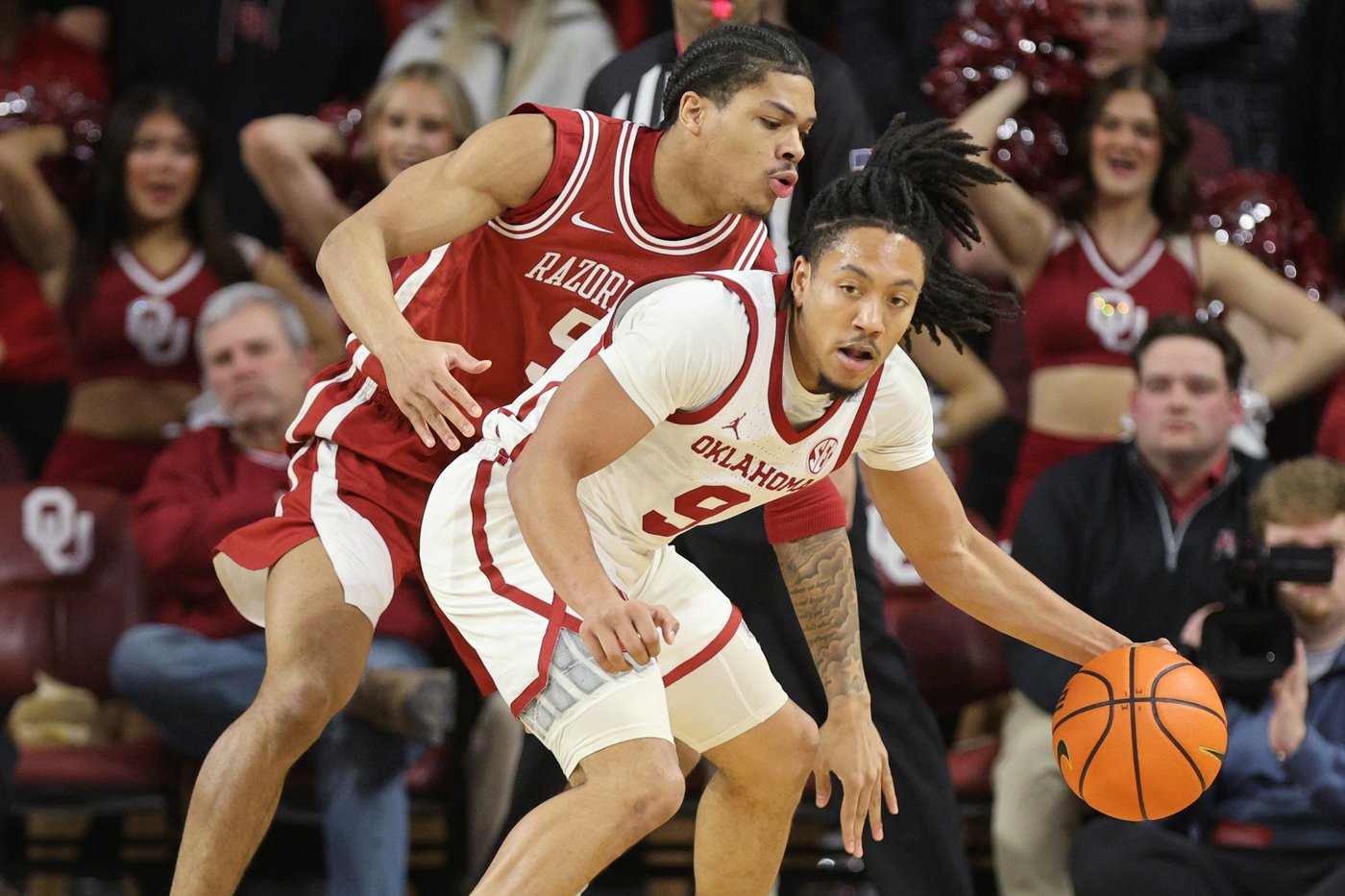 Darius Acuff Jr. posts 21 points and 9 assists to lead No. 15 Arkansas past Oklahoma 83-79 | iNFOnews.ca Darius Acuff Jr. posts 21 points and 9 assists to lead No. 15 Arkansas past Oklahoma 83-79 | iNFOnews.ca