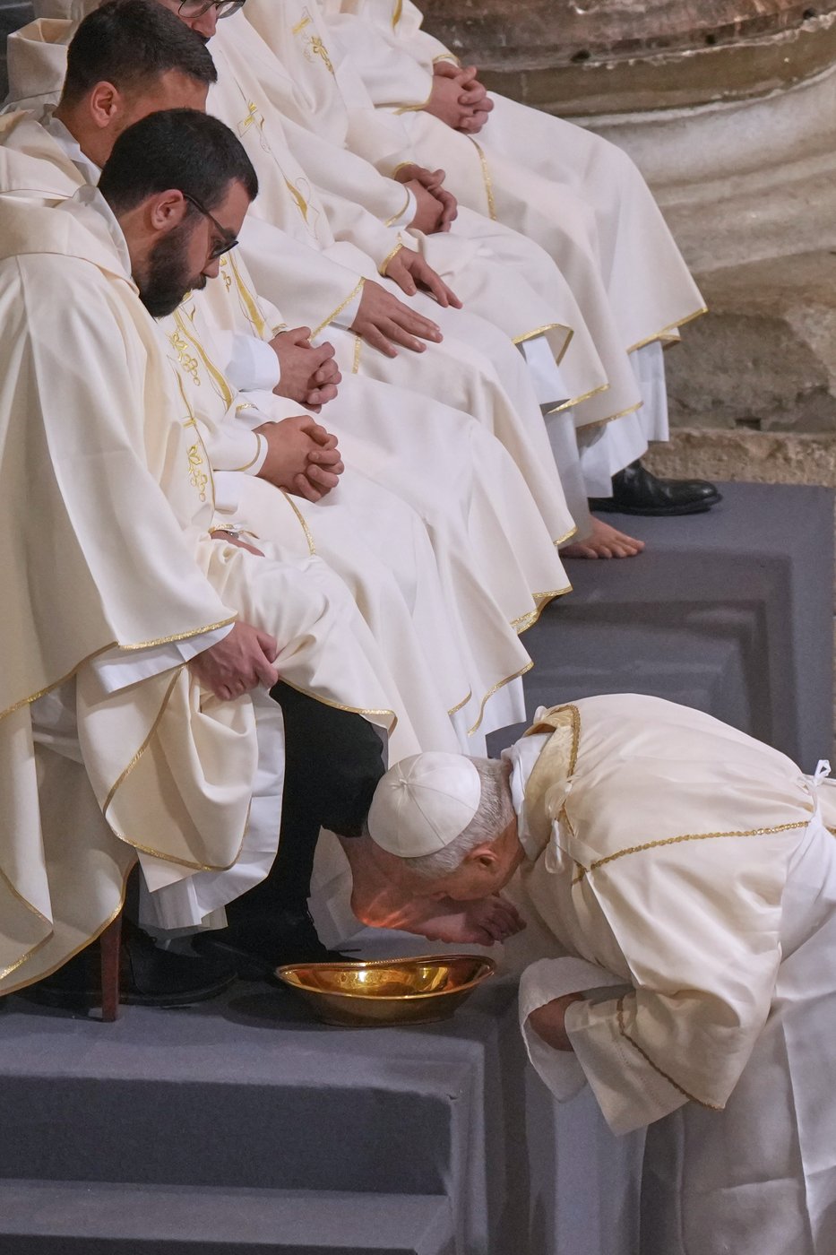 Pope Leo XIV revives the Holy Thursday foot-washing of priests after Francis's inclusive tradition | iNFOnews.ca
