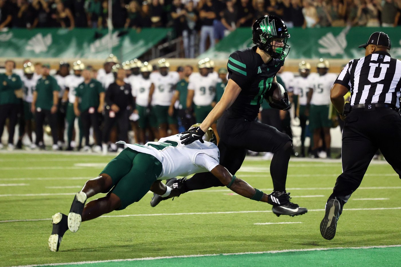 No. 24 South Florida scores 4 TDs in a 3 1/2-minute span and hands North Texas its 1st loss | iNFOnews.ca