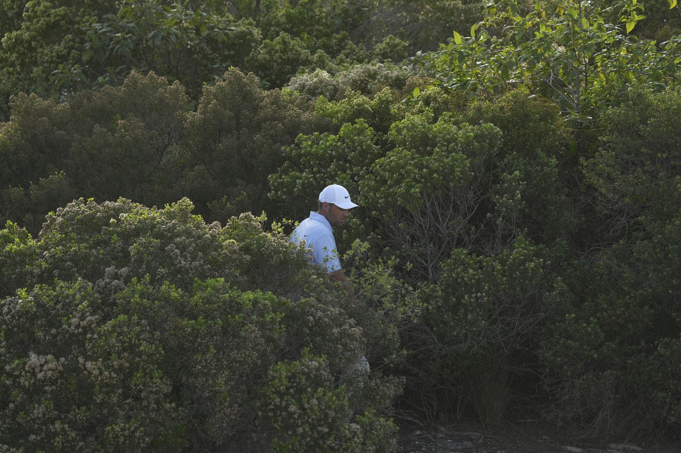 Justin Thomas with big drives and a few big putts takes 1-shot lead over Scheffler in the Bahamas | iNFOnews.ca