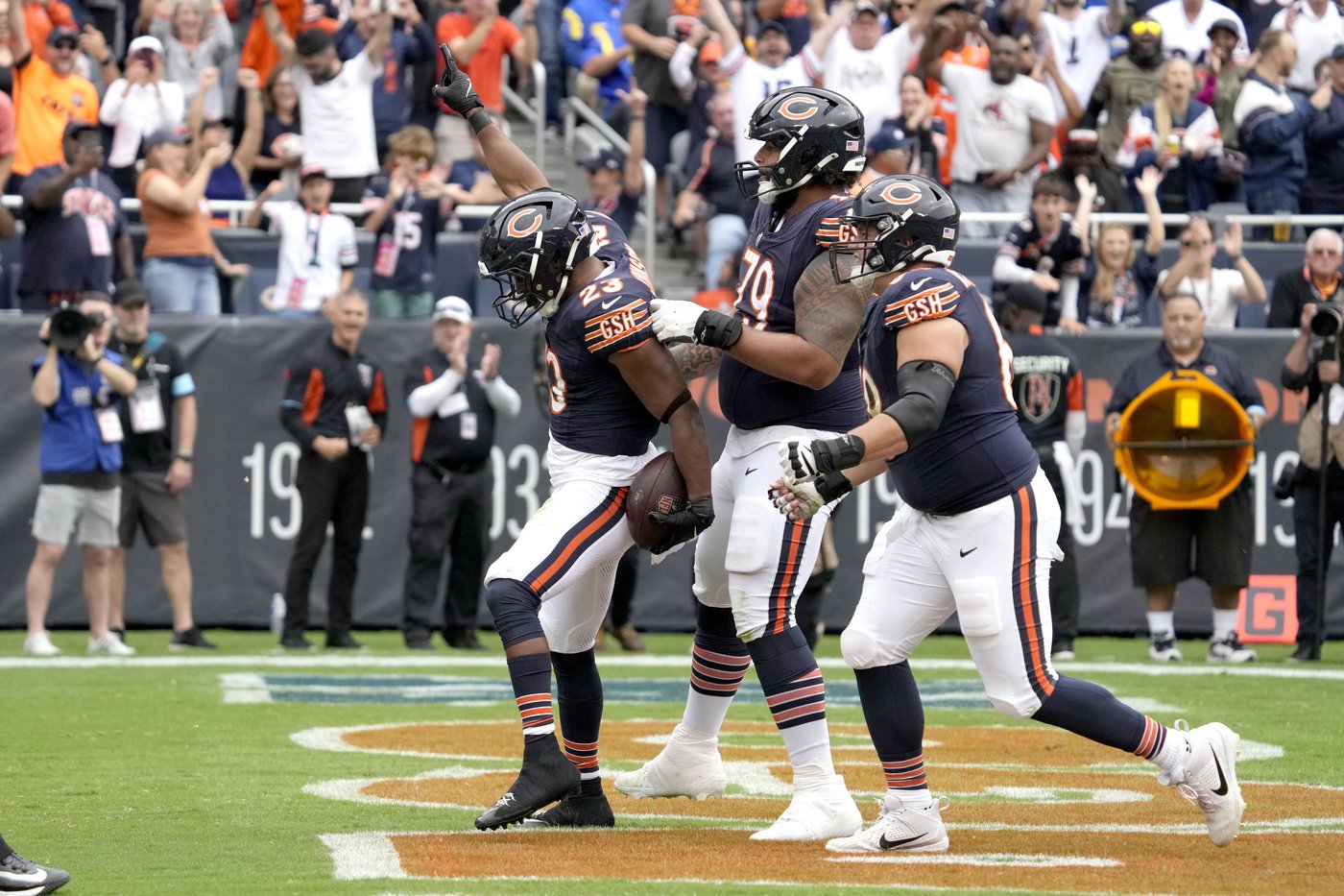 Bears' offense starting to show signs of life after running game takes off vs. Rams | iNFOnews.ca