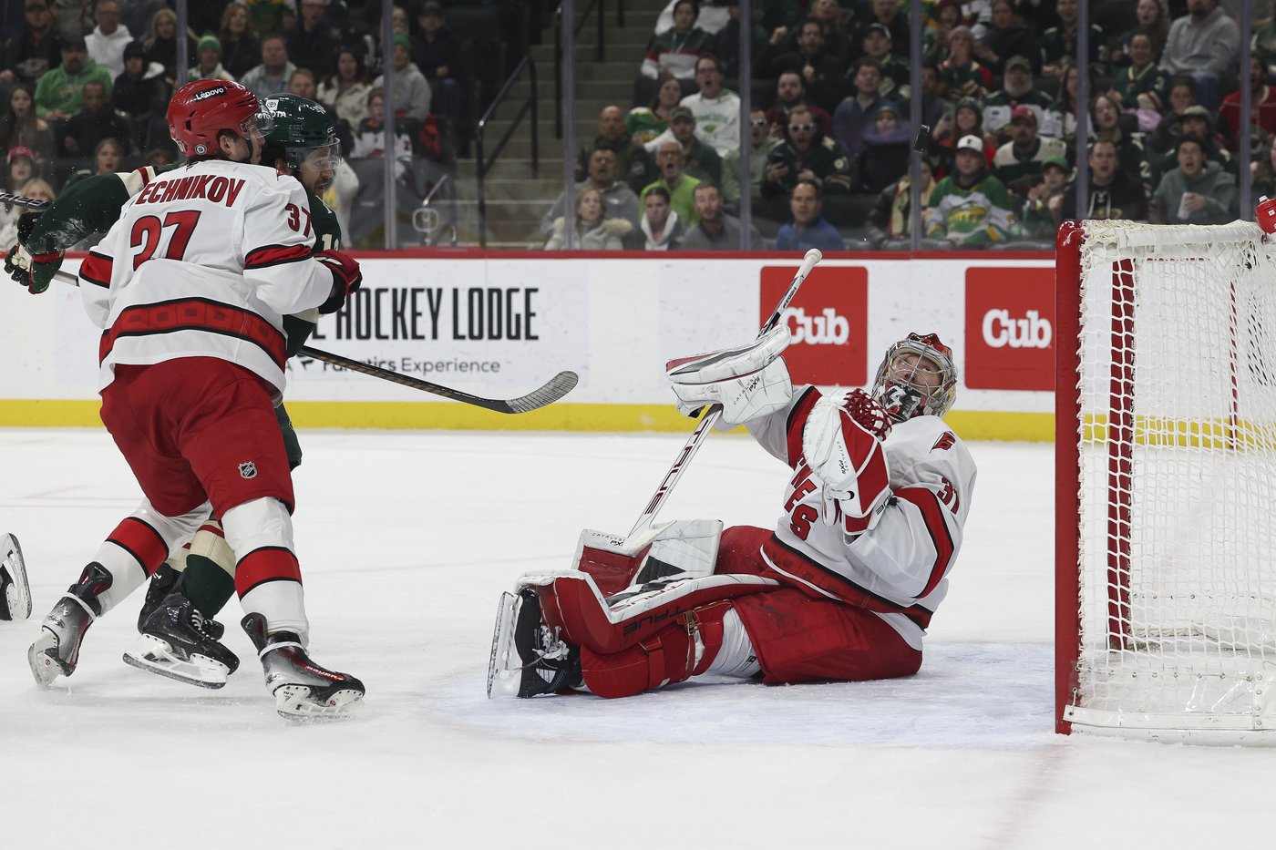 Gustavsson makes 38 saves and Wild hang on to earn 2-1 win over Hurricanes | iNFOnews.ca