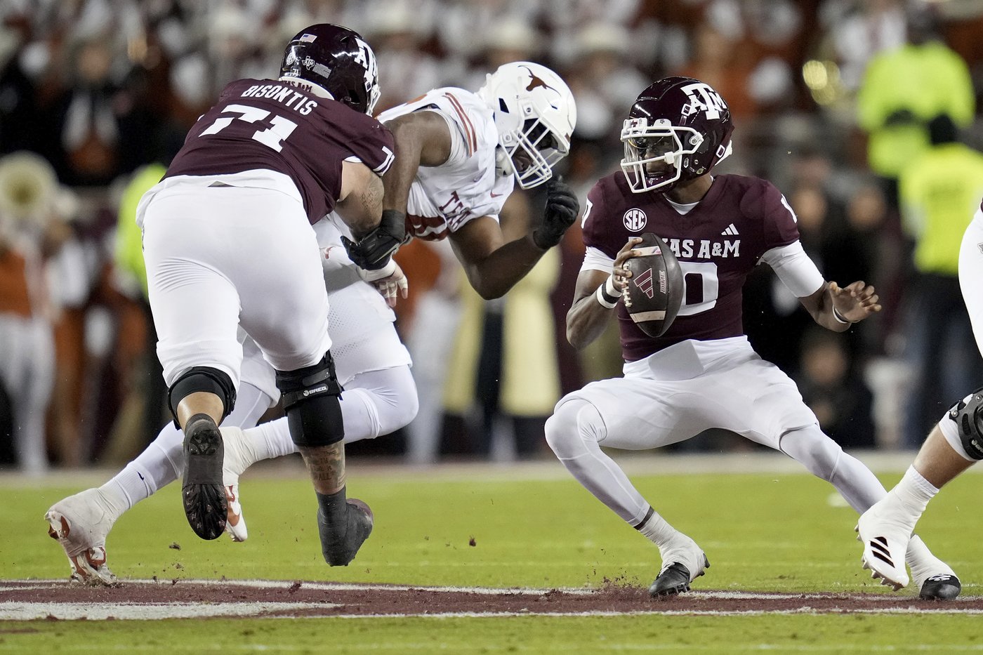 Wisner has career day as No. 3 Texas advances to SEC title game with 17-7 win over No. 20 Texas A&M | iNFOnews.ca Wisner has career day as No. 3 Texas advances to SEC title game with 17-7 win over No. 20 Texas A&M | iNFOnews.ca