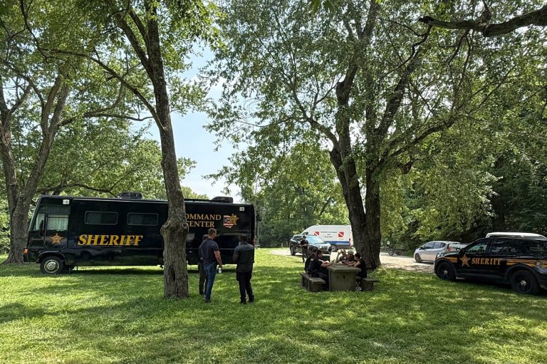 Attempt to save a struggling swimmer leaves 5 dead in an Ohio river | iNFOnews.ca