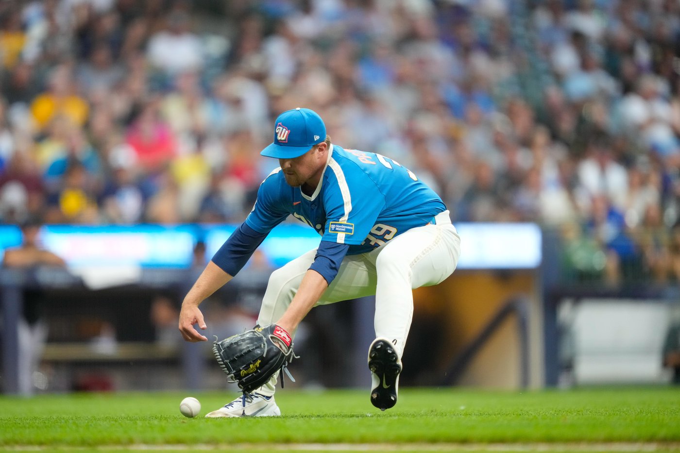 Garrett Mitchell's walk-off single in 10th lifts Brewers to 2-1 win over Marlins | iNFOnews.ca Garrett Mitchell's walk-off single in 10th lifts Brewers to 2-1 win over Marlins | iNFOnews.ca