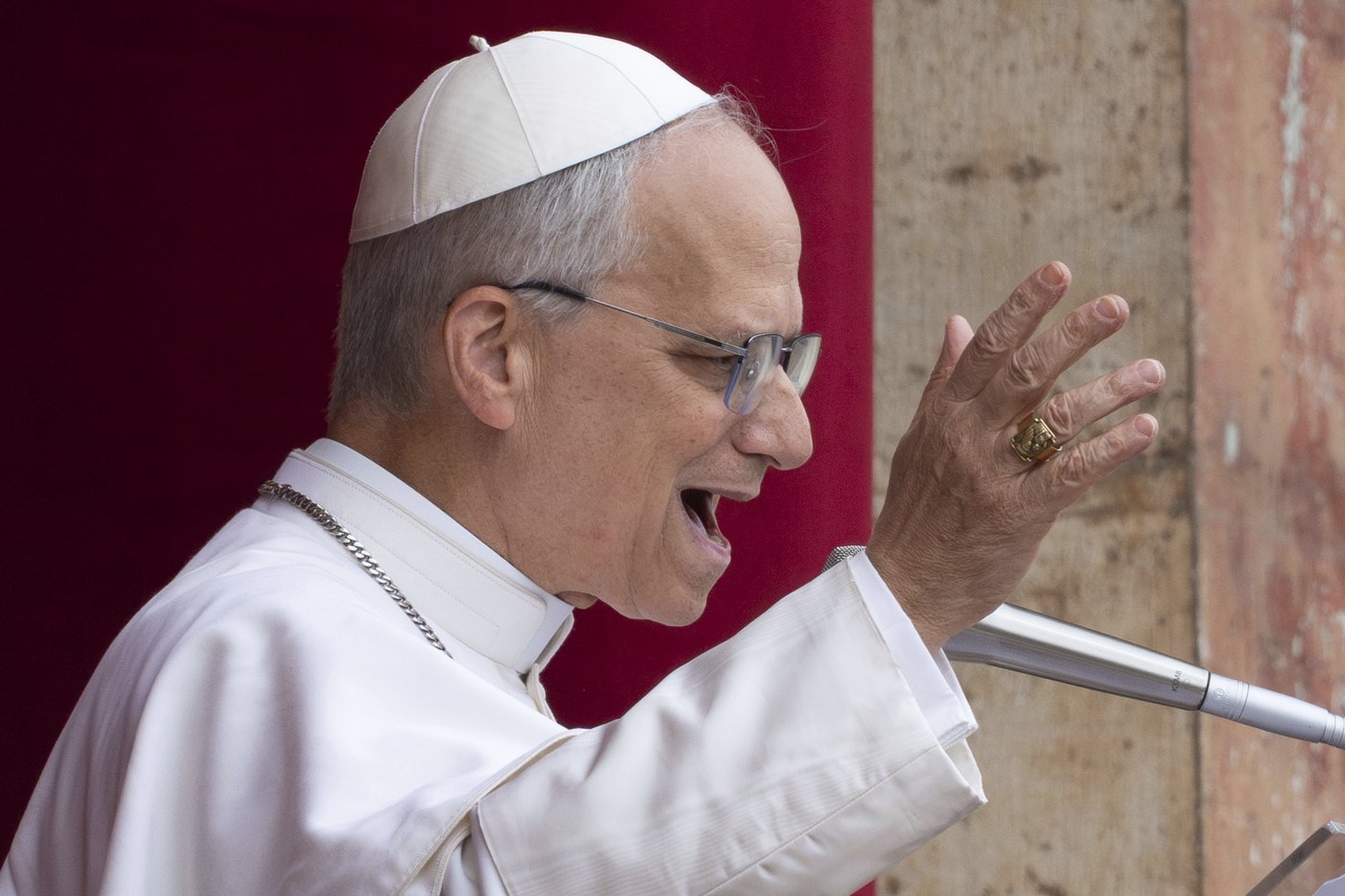 Whoops, waves, tears: Faithful react to Pope Leo's first Sunday blessing in St. Peter's Square | iNFOnews.ca Whoops, waves, tears: Faithful react to Pope Leo's first Sunday blessing in St. Peter's Square | iNFOnews.ca