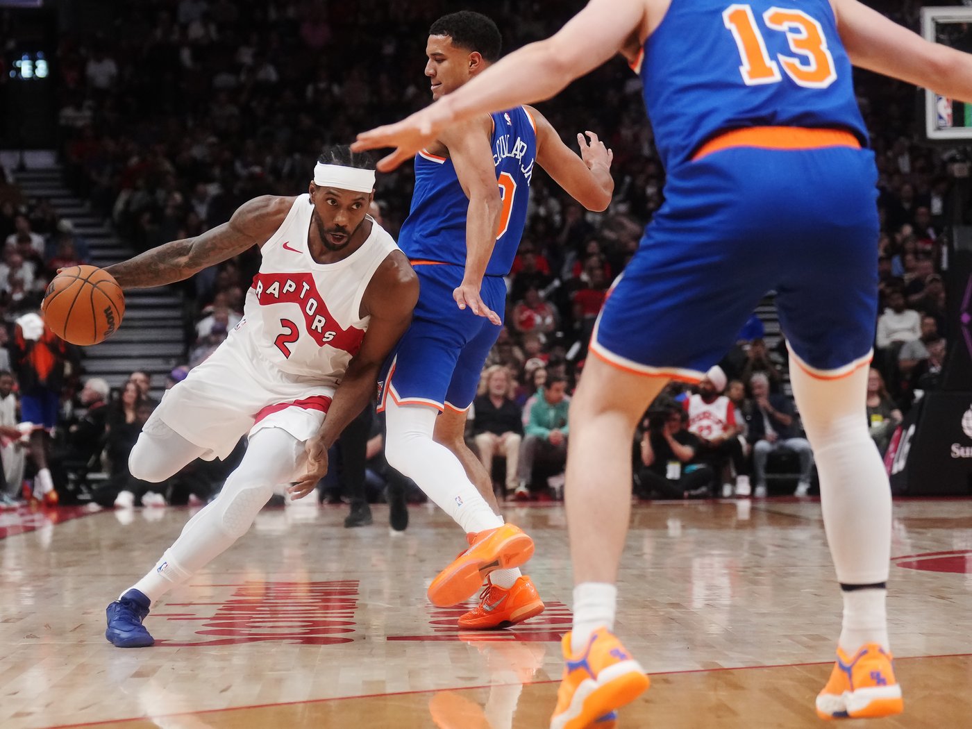Leonard fits right in with new Raptors teammates as Toronto romps past Knicks 148-98 | iNFOnews.ca