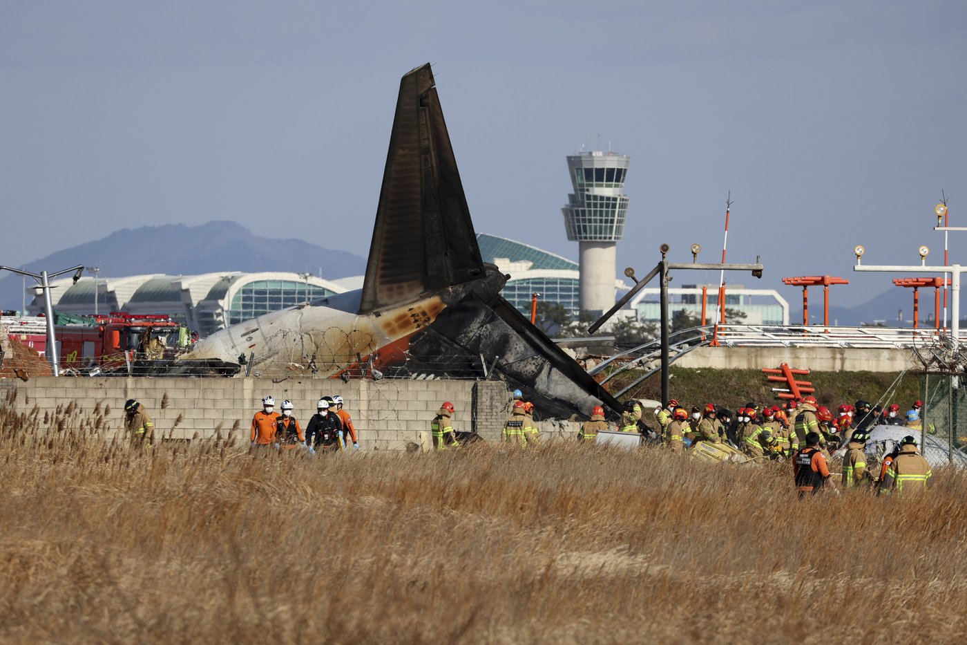 What we know about the deadly passenger jet crash in South Korea | iNFOnews.ca