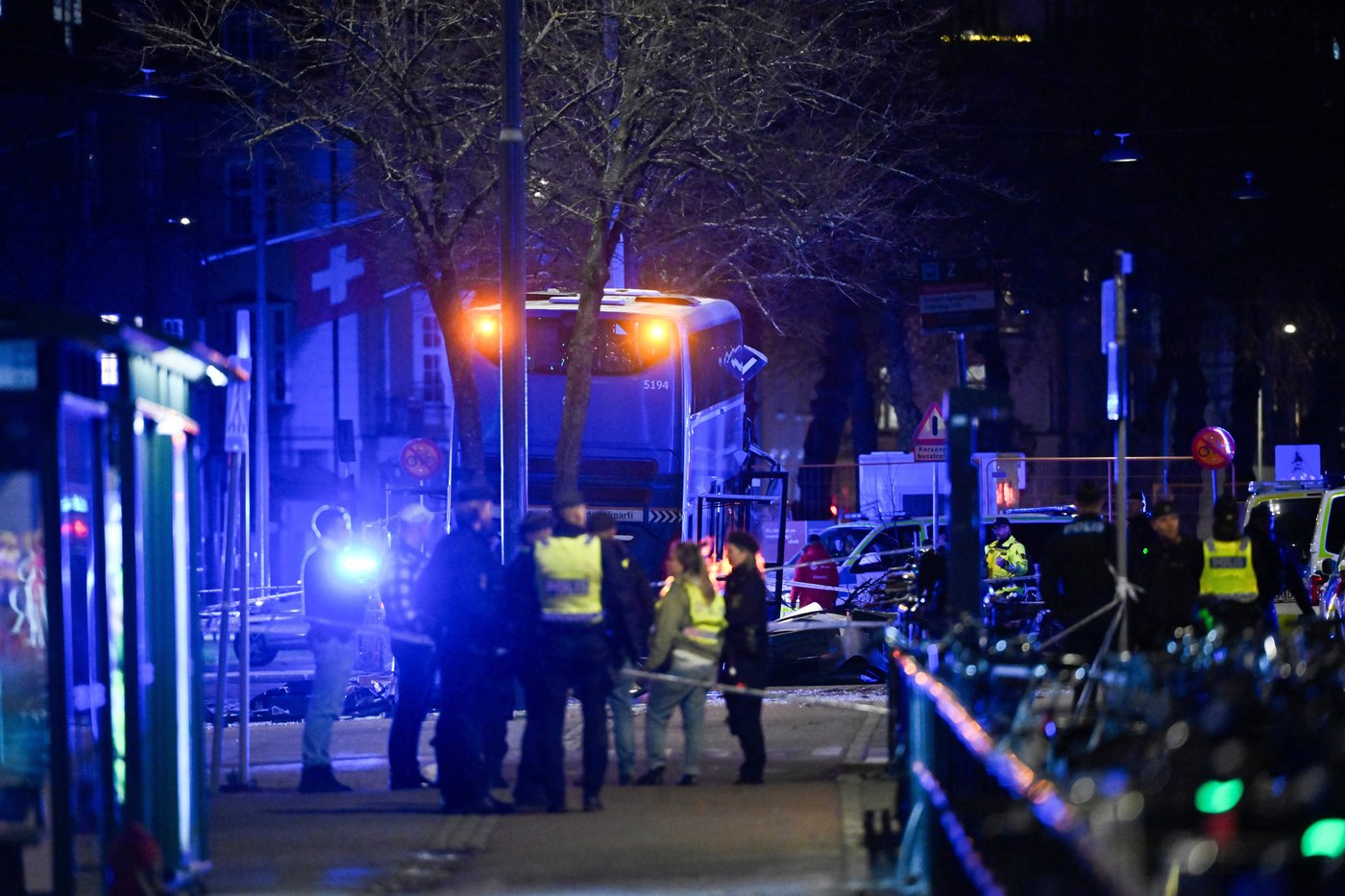 A bus crashes into a bus stop in Stockholm, killing 3 people and injuring 3 | iNFOnews.ca