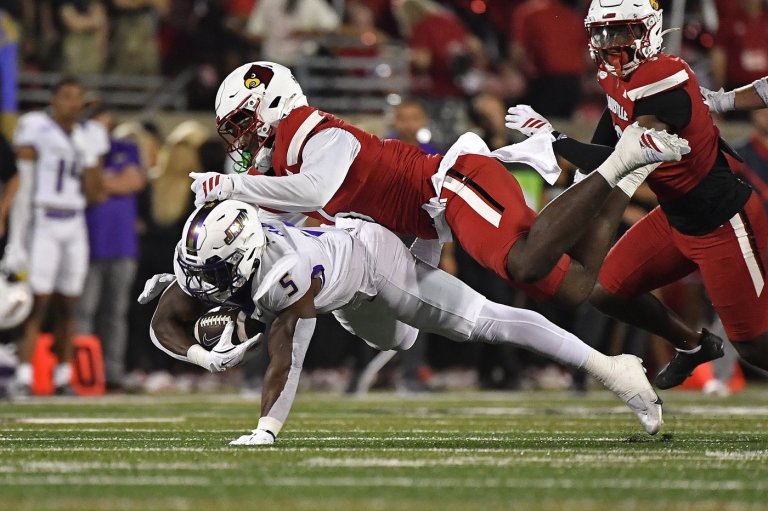 Louisville linebacker Stanquan Clark could be out for the season following leg surgery | iNFOnews.ca