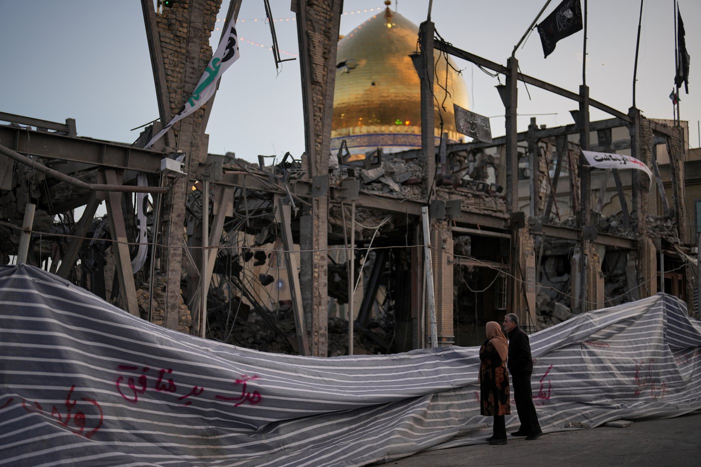 The Latest: Trump threatens to strike Iran's infrastructure if Strait of Hormuz isn't reopened | iNFOnews.ca