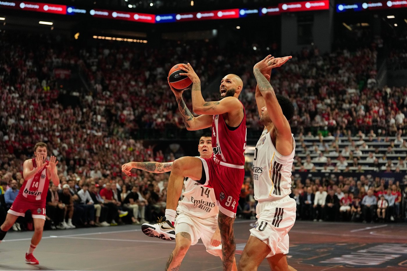 Olympiakos beats Real Madrid 92-85 to win EuroLeague title | iNFOnews.ca Olympiakos beats Real Madrid 92-85 to win EuroLeague title | iNFOnews.ca