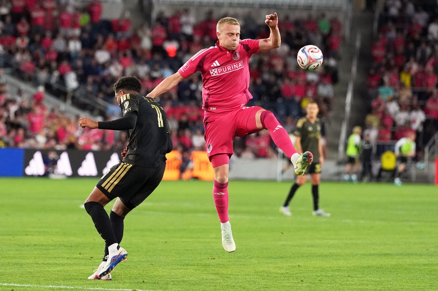Defenders Tomas Totland, Rafael Santos power St. Louis City to first victory over LAFC, 2-1 | iNFOnews.ca Defenders Tomas Totland, Rafael Santos power St. Louis City to first victory over LAFC, 2-1 | iNFOnews.ca