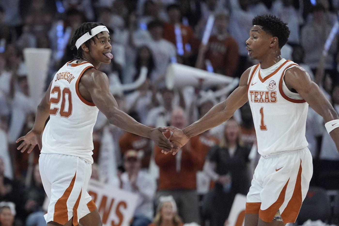 Karaban has 21 points and 11 rebounds in return, leads No. 25 UConn past Texas 76-65 | iNFOnews.ca