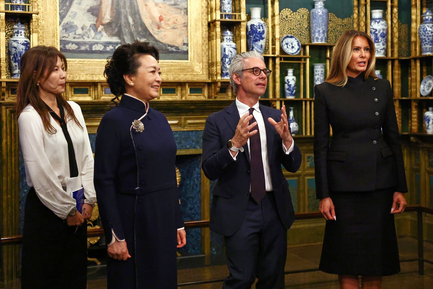Melania Trump takes China's first lady on a museum outing that's watched for diplomacy and style | iNFOnews.ca Melania Trump takes China's first lady on a museum outing that's watched for diplomacy and style | iNFOnews.ca