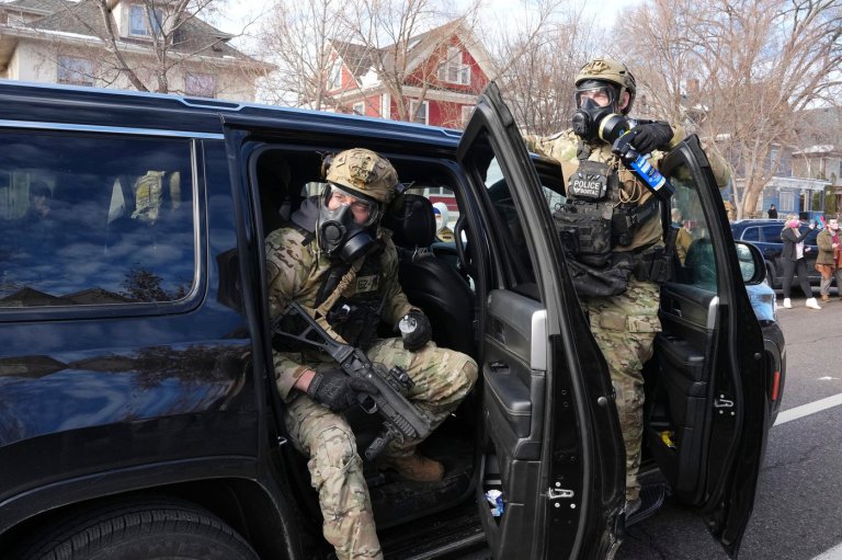 Tensions flare in Minnesota as protesters and federal agents repeatedly square off | iNFOnews.ca