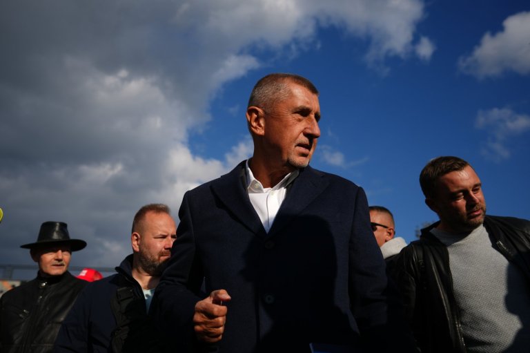 Czechs begin voting in an election that could weaken the country's support for Ukraine | iNFOnews.ca