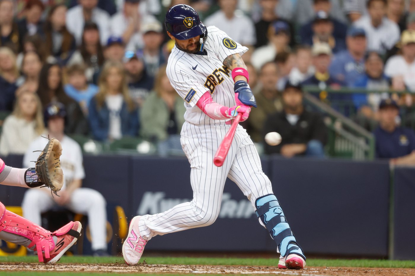 Brewers' Blake Perkins delivers big hit on first Mother's Day since his mom's death | iNFOnews.ca