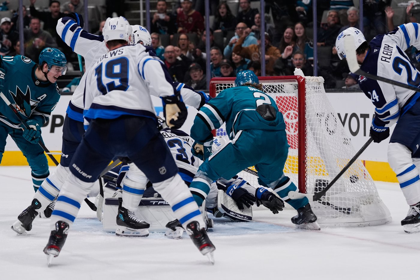 Will Smith scores tiebreaking goal late in 3rd period as Sharks beat Jets 2-1 | iNFOnews.ca
