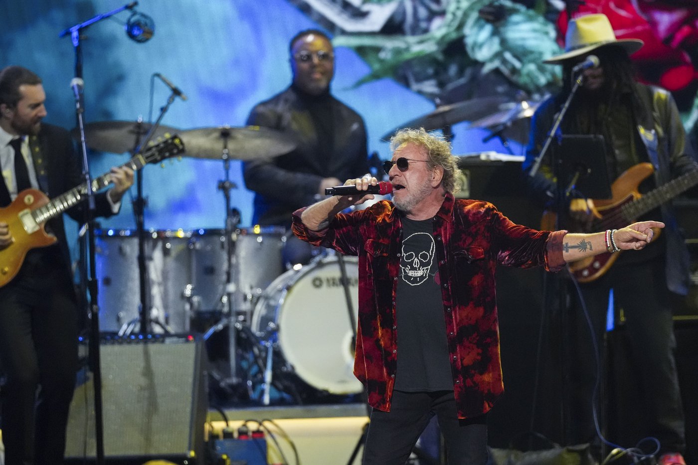 Tie-dye and dancing bears: Grammy weekend begins with Grateful Dead honored as Persons of the Year | iNFOnews.ca