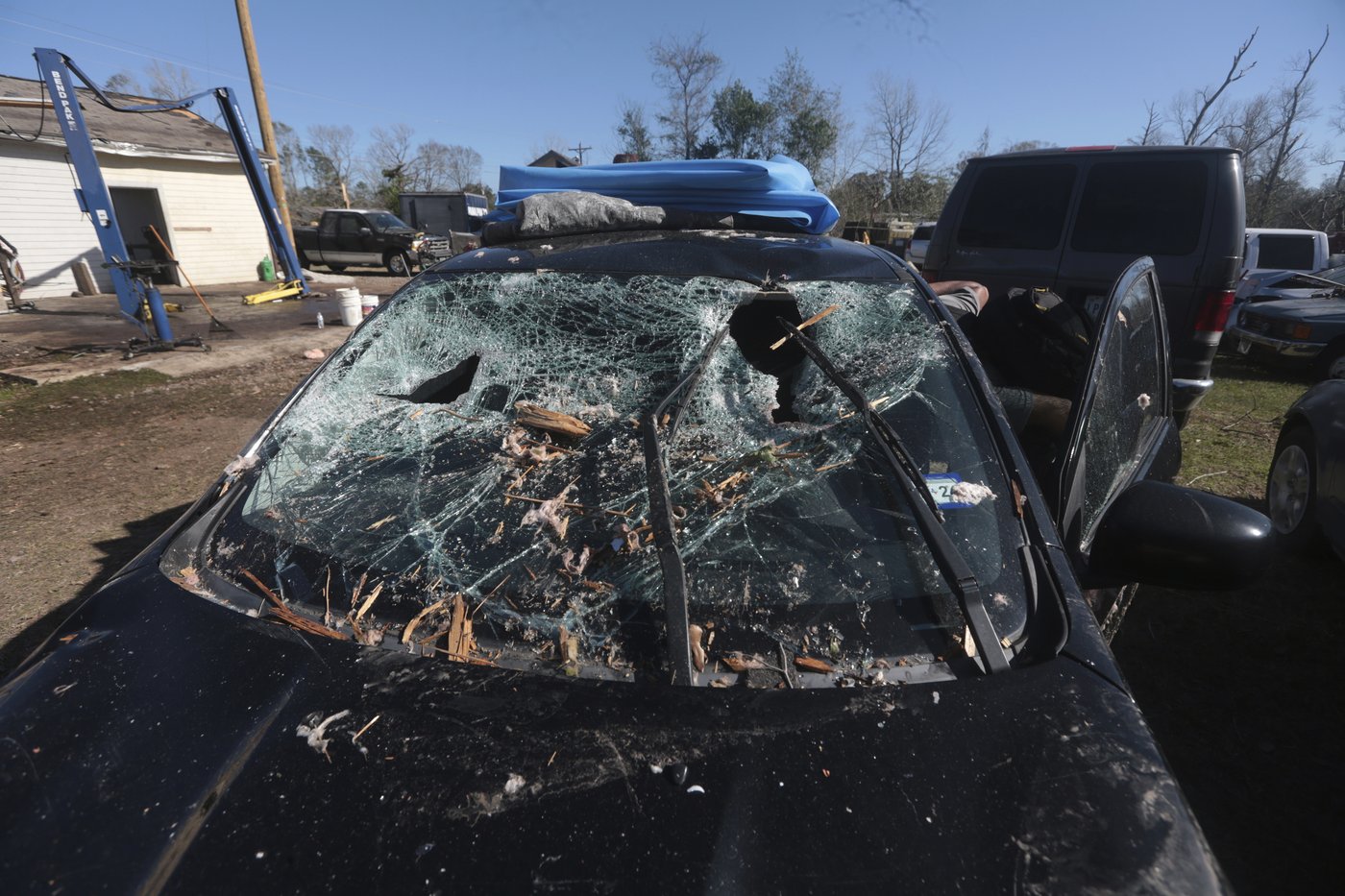 Southerners are cleaning up from tornadoes that swept the region | iNFOnews.ca Southerners are cleaning up from tornadoes that swept the region | iNFOnews.ca