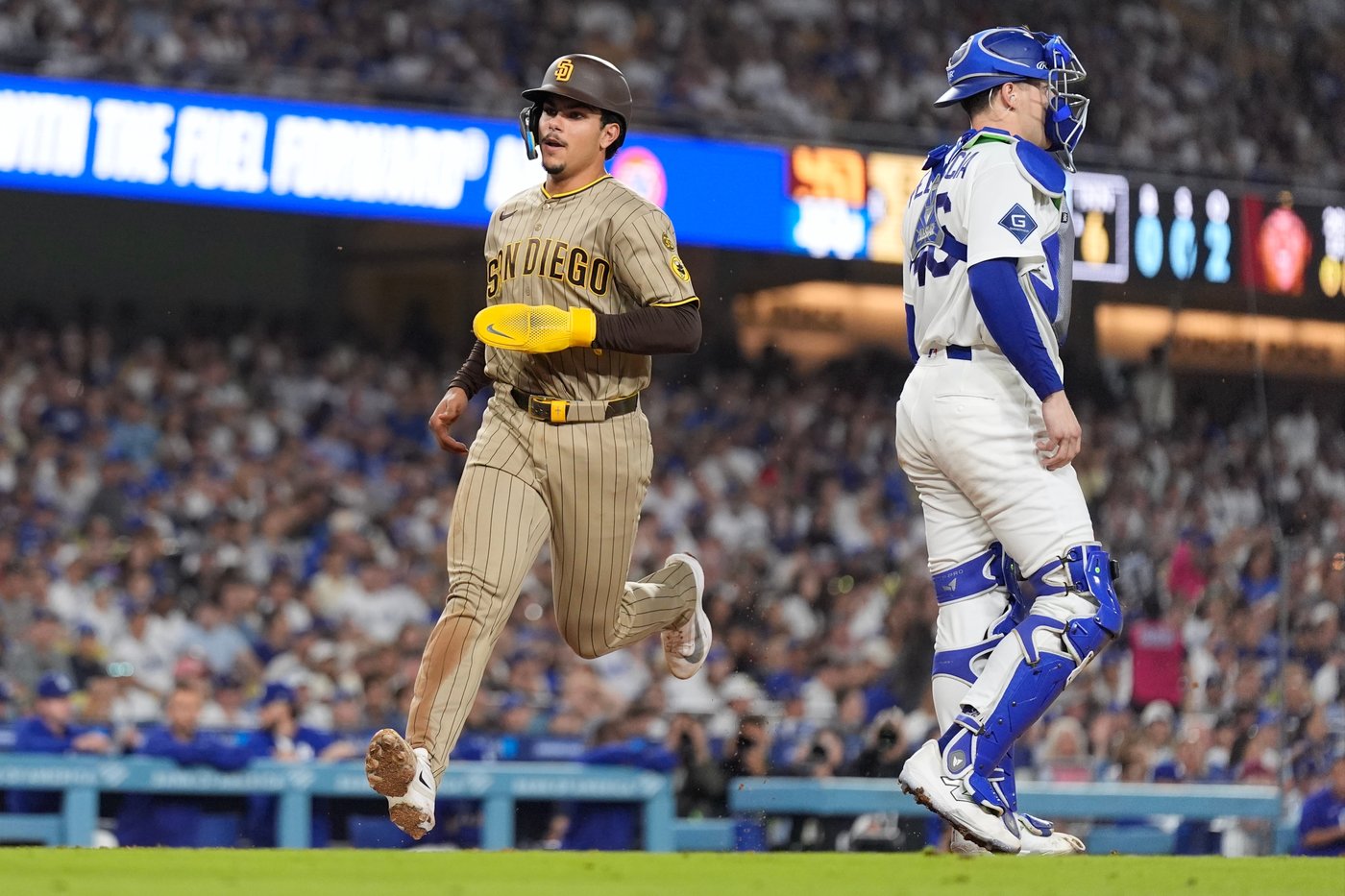 Padres beat Dodgers 4-2 to clinch a franchise-record 3rd straight postseason berth | iNFOnews.ca