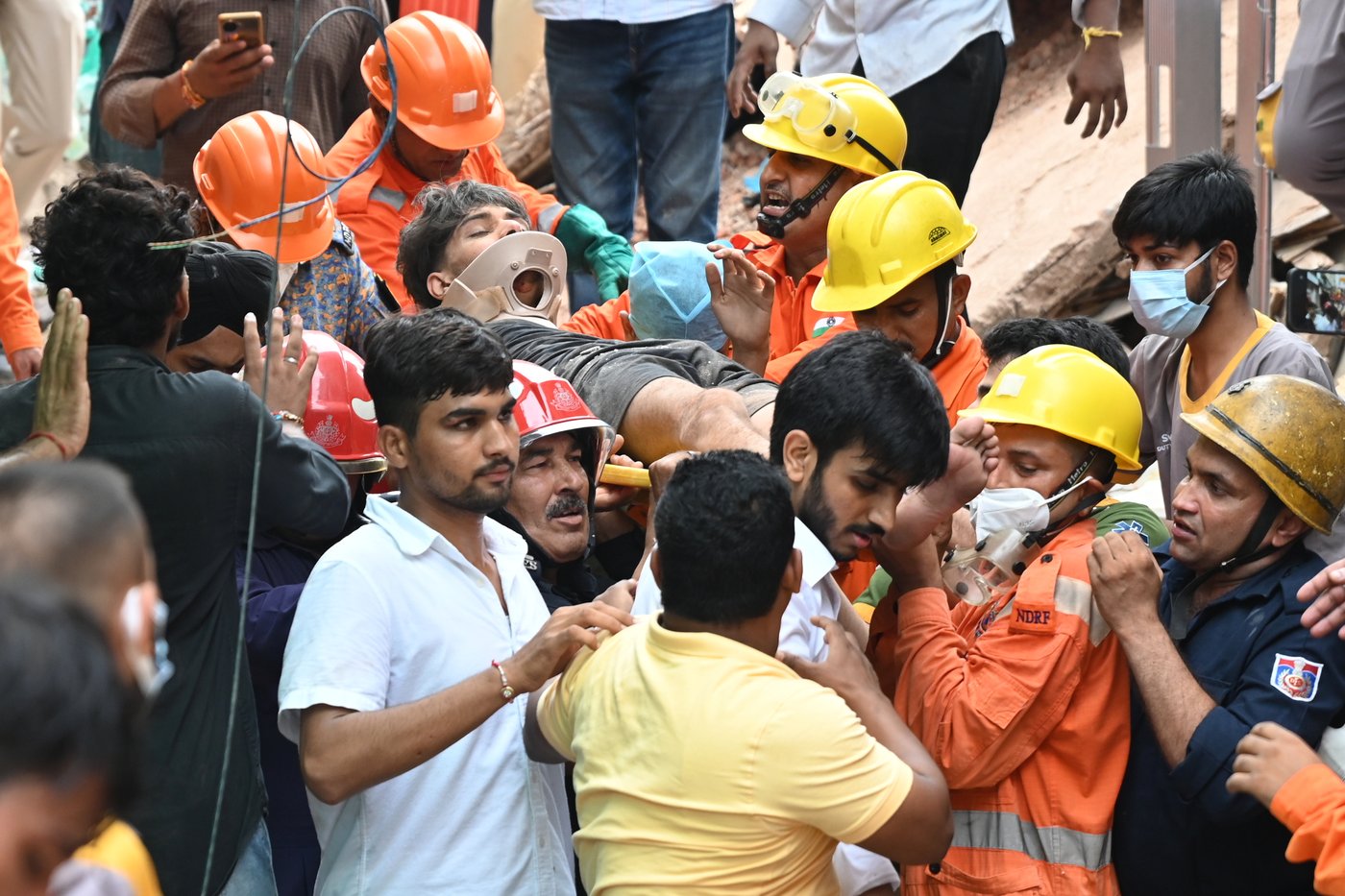 Building collapse in New Delhi kills 1 and traps dozens of others | iNhome Building collapse in New Delhi kills 1 and traps dozens of others | iNhome
