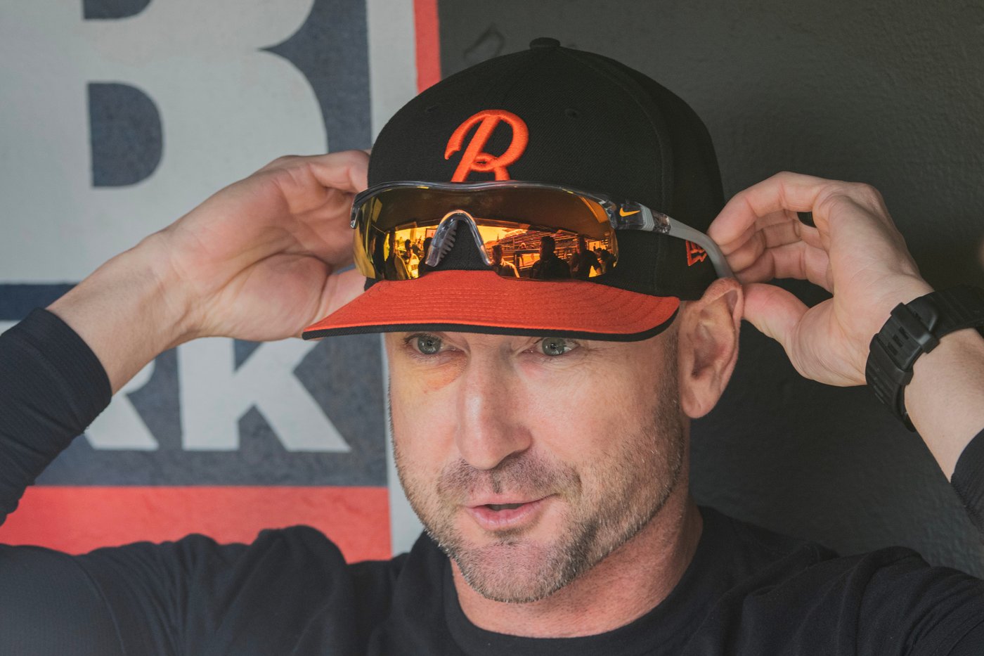 Orioles manager playfully puts on a mask in the dugout to protect himself from foul balls | iNFOnews.ca