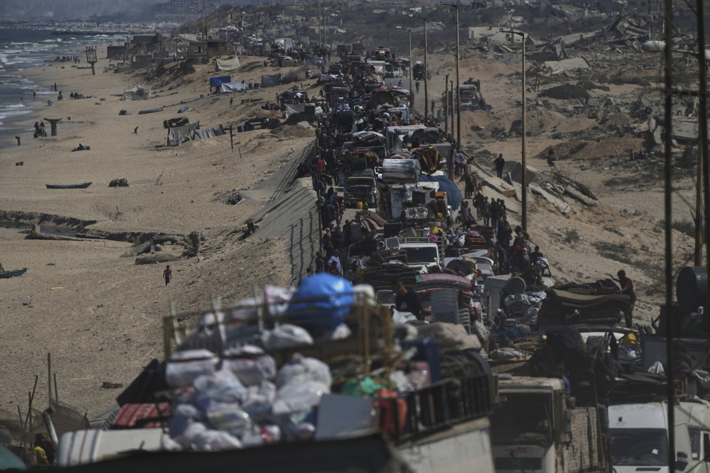 The Latest: Israeli strikes pummel Gaza City as a new ground offensive gets underway | iNFOnews.ca