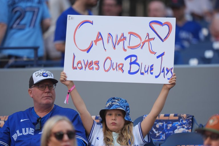 Diehard Toronto Blue Jays fans set to cheer on the team in New York | iNFOnews.ca