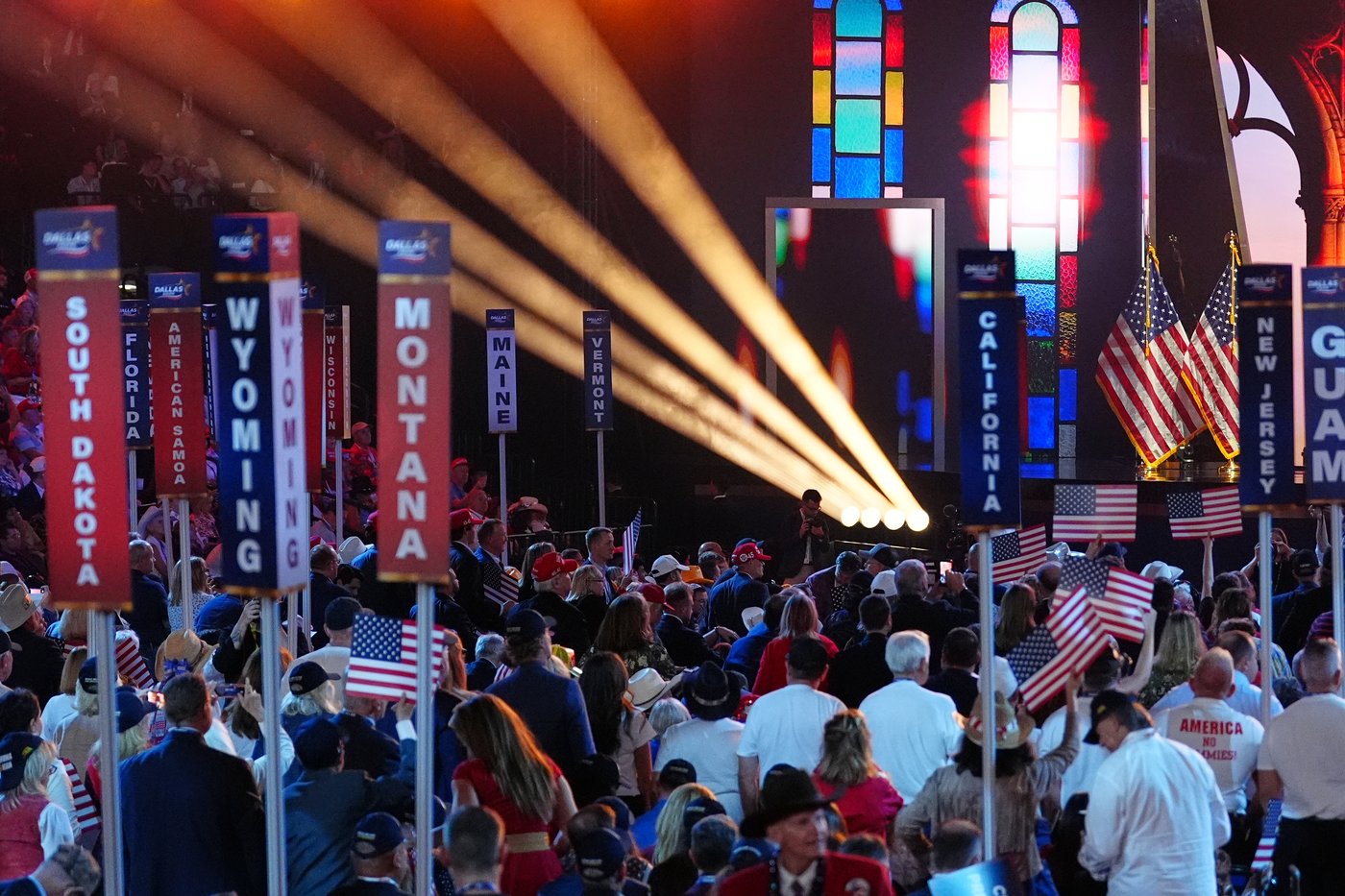 Trump takes center stage at Republicans’ first midterm convention, in photos | iNFOnews.ca