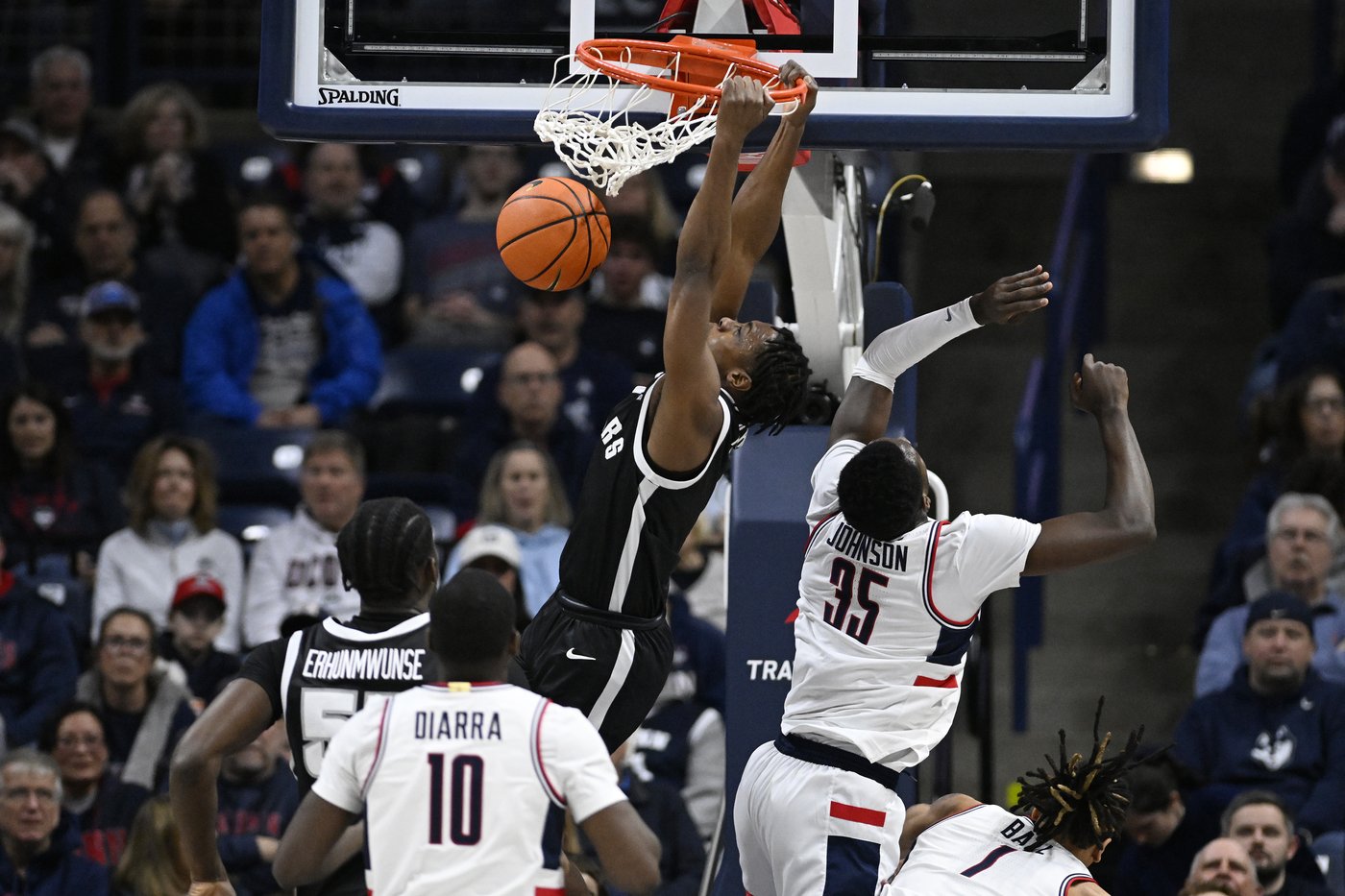 No. 11 UConn erases a 14-point deficit to top Providence 87-84 and stay unbeaten in the Big East | iNFOnews.ca No. 11 UConn erases a 14-point deficit to top Providence 87-84 and stay unbeaten in the Big East | iNFOnews.ca