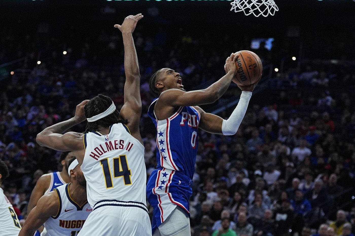 Brown's goaltended layup in OT lifts short-handed Nuggets over 76ers 125-124 | iNFOnews.ca