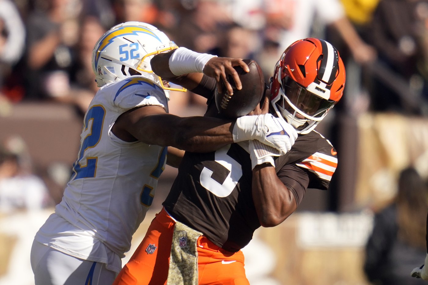 Justin Herbert throws 2 TD passes, Chargers clamp down on Jameis Winston in 27-10 win over Browns | iNFOnews.ca Justin Herbert throws 2 TD passes, Chargers clamp down on Jameis Winston in 27-10 win over Browns | iNFOnews.ca