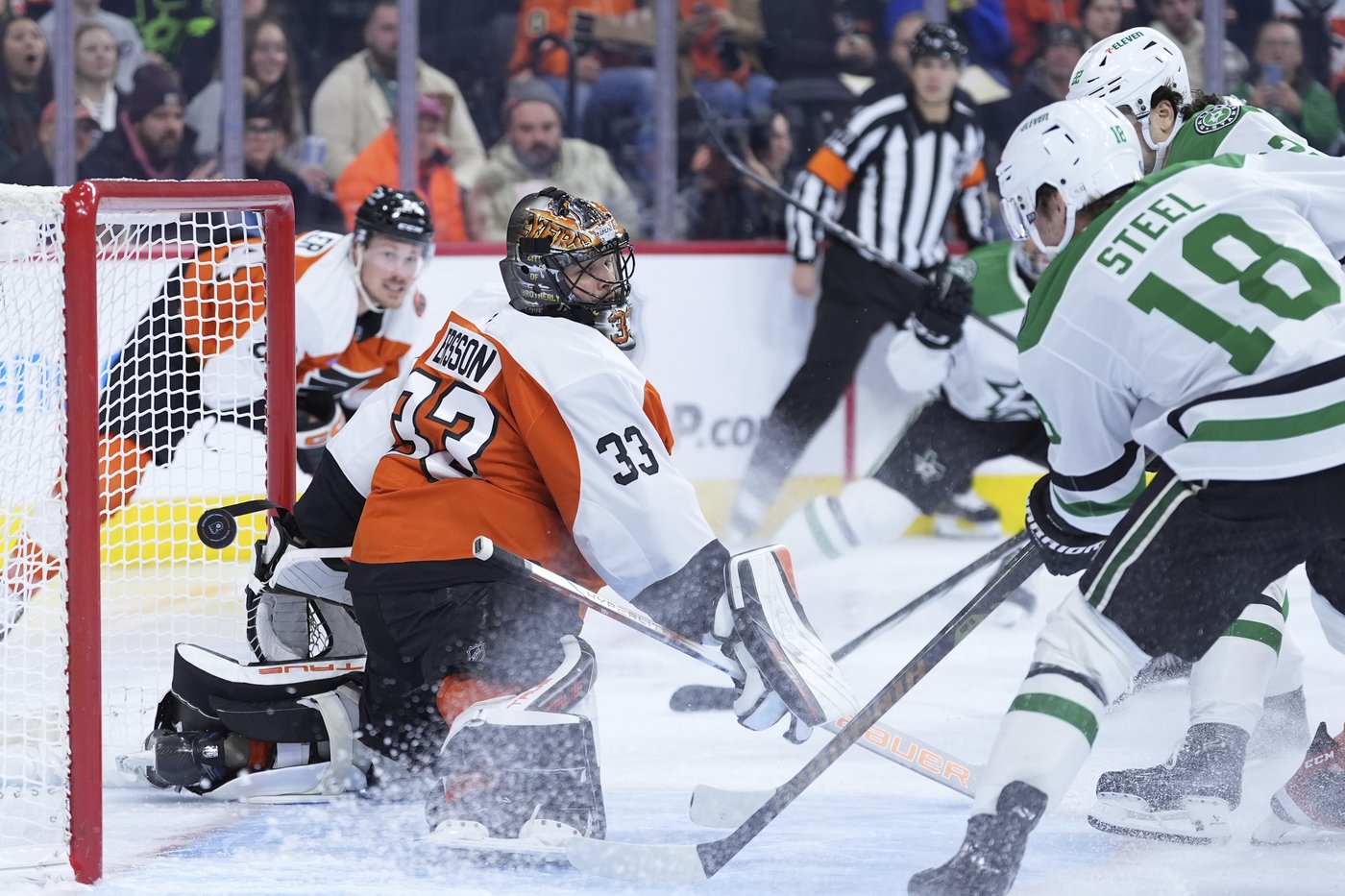 DeSmith stops 27 shots to lead Stars to 6th straight win, 4-1 over Flyers | iNFOnews.ca DeSmith stops 27 shots to lead Stars to 6th straight win, 4-1 over Flyers | iNFOnews.ca