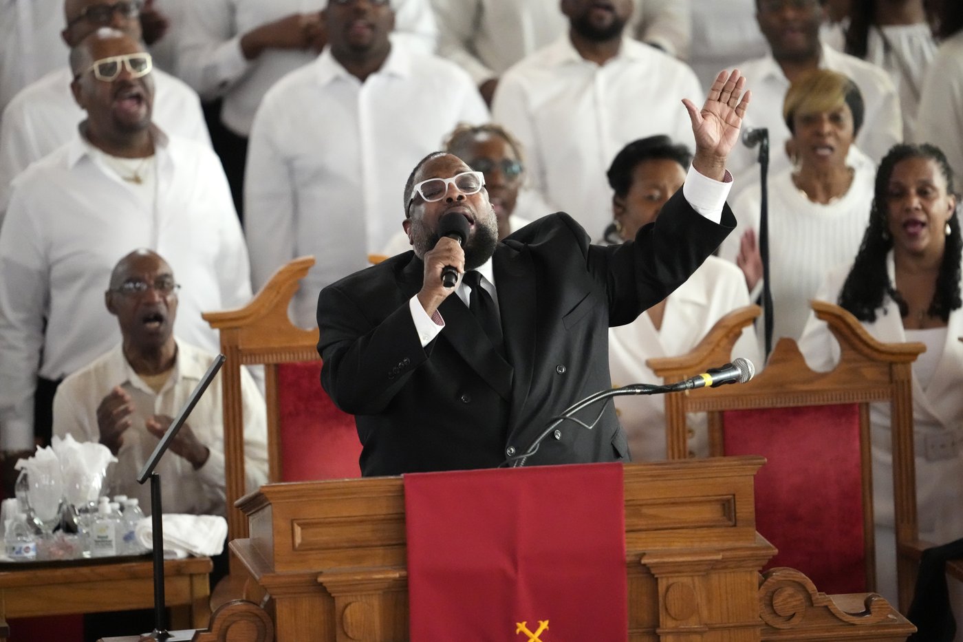Cissy Houston mourned by Dionne Warwick, politicians and more at longtime church | iNFOnews.ca
