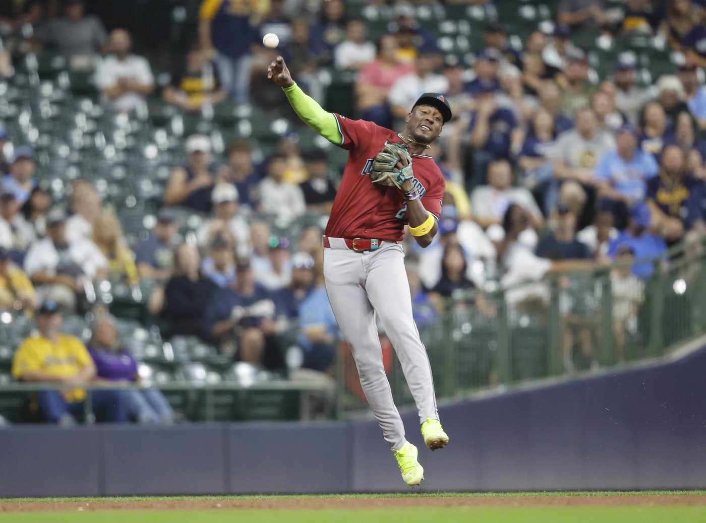 Gurriel's tiebreaking homer in sixth inning helps Diamondbacks beat Brewers 7-4 | iNFOnews.ca Gurriel's tiebreaking homer in sixth inning helps Diamondbacks beat Brewers 7-4 | iNFOnews.ca
