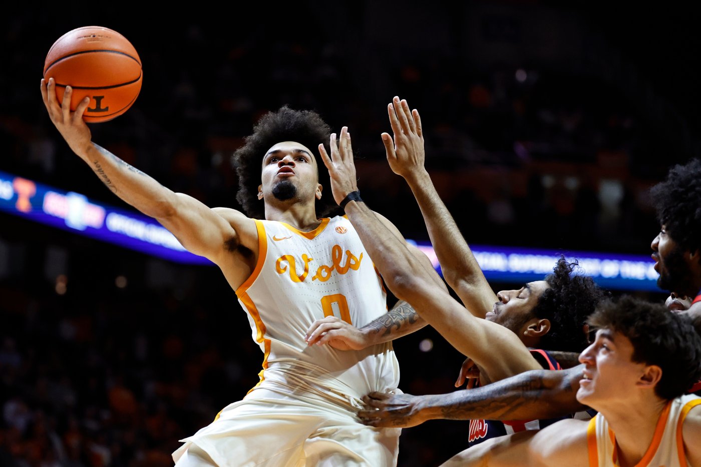 Ament's big 2nd half leads No. 25 Tennessee over Ole Miss, 84-66 | iNFOnews.ca