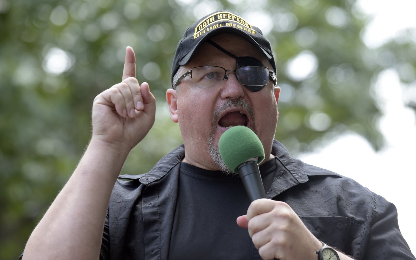 Oath Keepers' Rhodes and Proud Boys' Tarrio released from prison after Trump Jan. 6 clemency | iNFOnews.ca