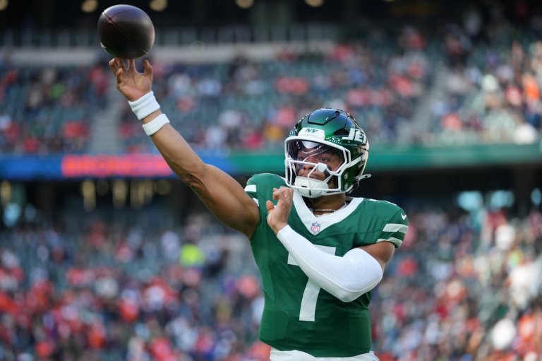 Jets coach uses Lamar Jackson, Josh Allen as examples when discussing Justin Fields' slow release | iNFOnews.ca