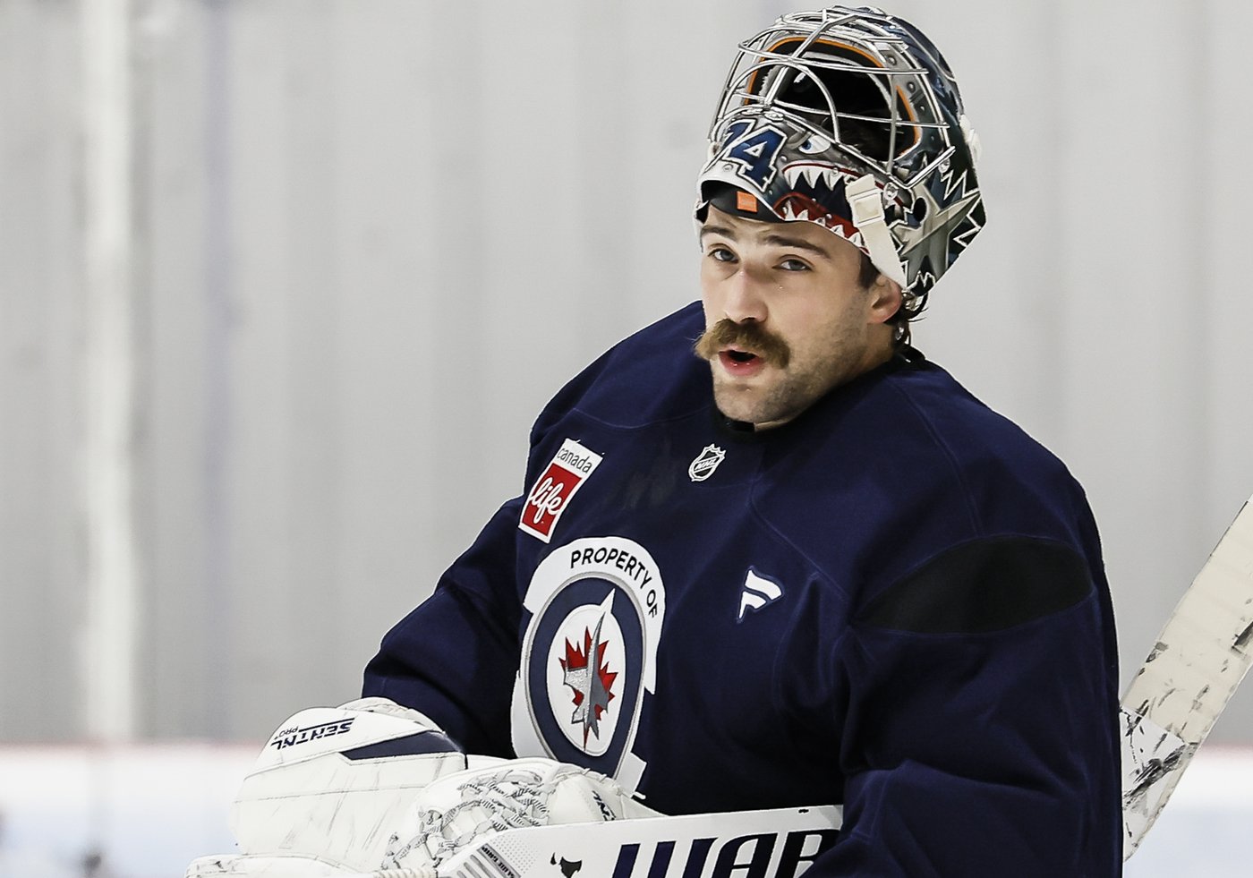Skinner set to carry the load in Jets' net after Hellebuyck's exit demand | iNFOnews.ca