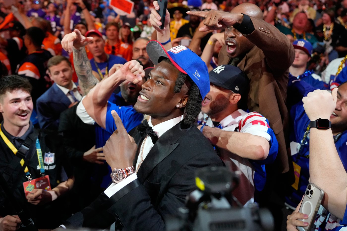 Giants select Arvell Reese and Francis Mauigoa with 5th and 10th picks in the NFL draft | iNFOnews.ca