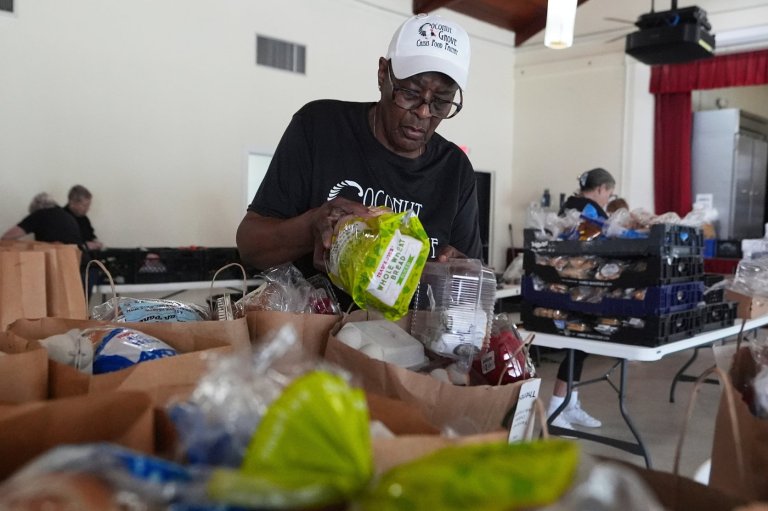 States worry about how to fill the gap in food aid ahead of a federal benefits halt | iNFOnews.ca