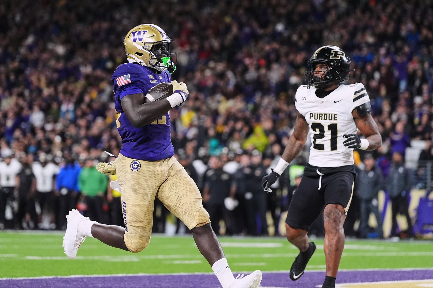 Adam Mohammed rushes for career-high 3 touchdowns, Washington trounces Purdue 49-13 | iNFOnews.ca